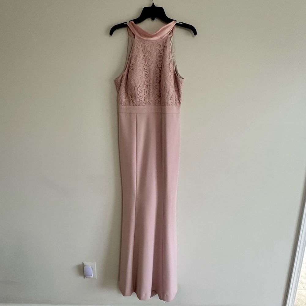 Woman neck sleevless dress